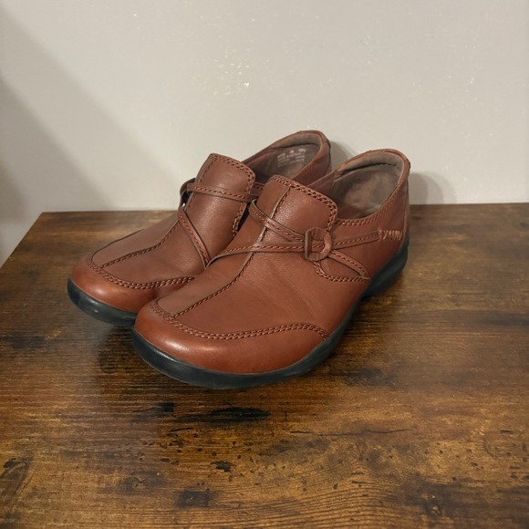 Clarks‎ In-motion Brown Leather Slip-on Loafer Clog Shoe (Women's 6) - Picture 1 of 8